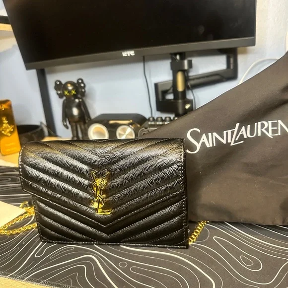 Yves Saint Laurent Black Chevron Crossbody Bag - Picture 4 of 4